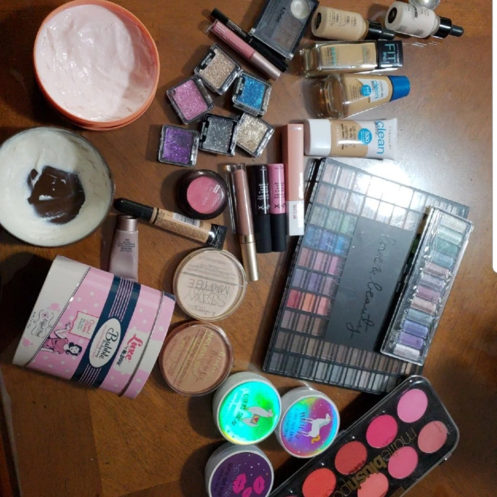 Makeup bundle